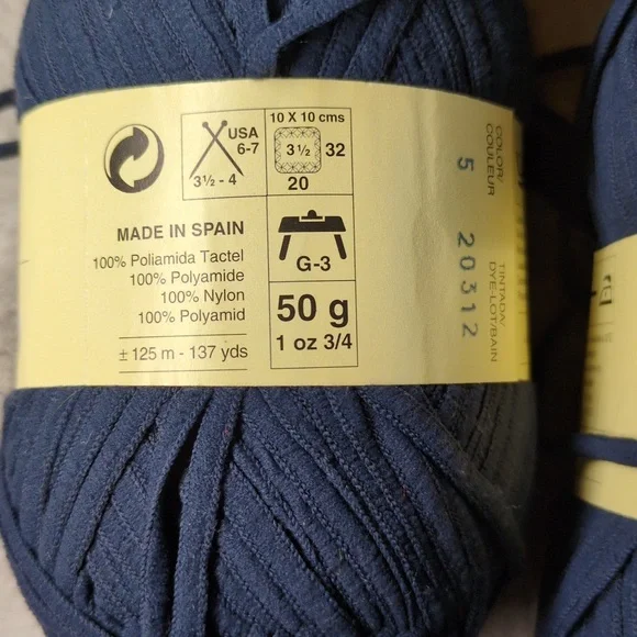 Katia Buffalo Yarn Lot - 12 skeins Navy and 1 skein White - Picture 4 of 5